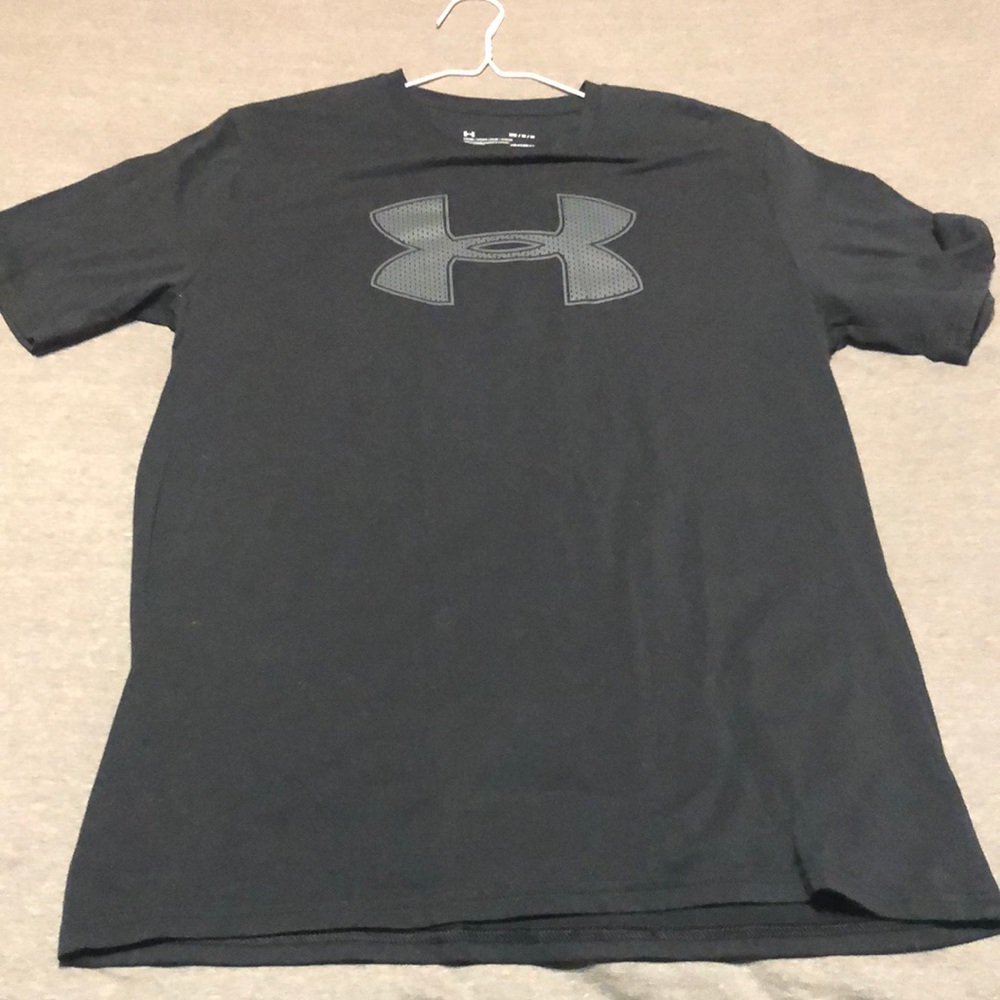 Under Armour tshirt